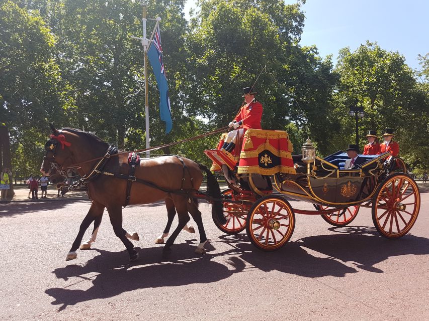 London: British Royalty Walking Tour - Admiralty Arch and Trafalgar Square