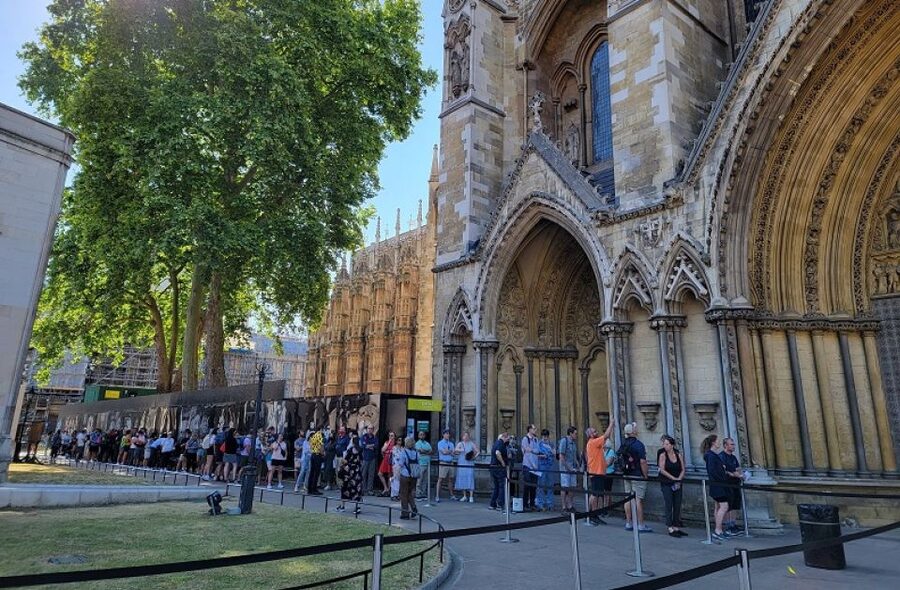 London: Buckingham, Big Ben & Westminster Abbey Tour - Price, timing, and practical value