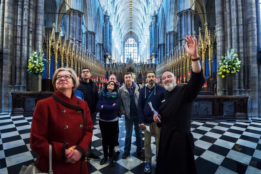 London: Buckingham, Big Ben & Westminster Abbey Tour - Watching the Changing of the Guard without guessing where to stand