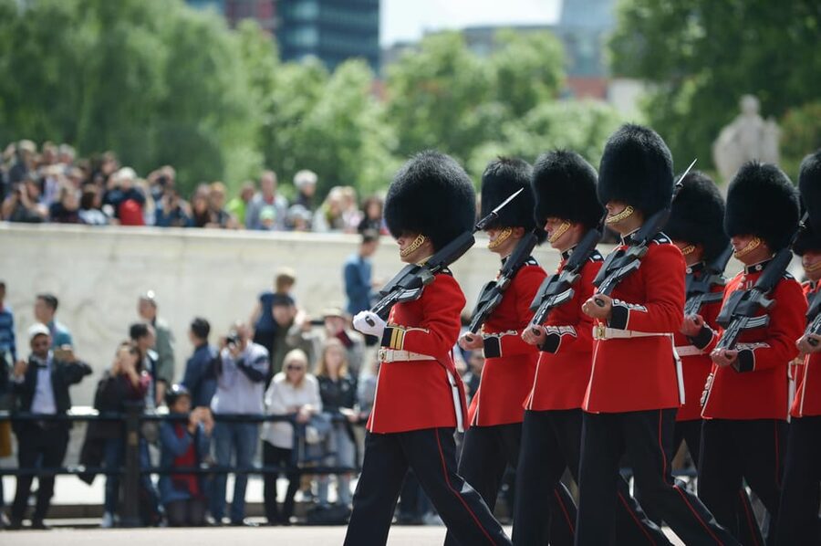 London: Buckingham Palace and Changing of the Guards Tour - Buckingham Palace from Green Park