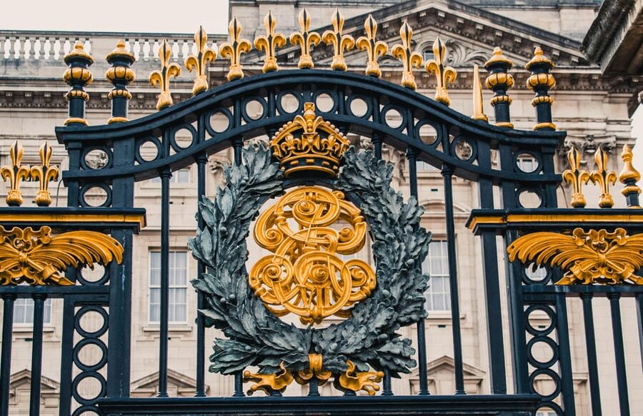 London: Buckingham Palace and Changing of the Guards Tour - Timing, crowds, and family comfort