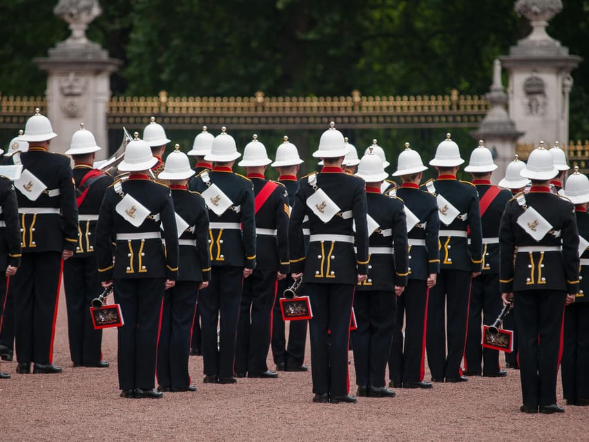 London: Buckingham Palace and Changing of the Guards Tour - What you will not get