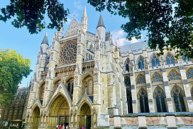 London: Buckingham Palace & Big Ben (& Westminster Abbey entry) - Trafalgar Square and the city’s public stage