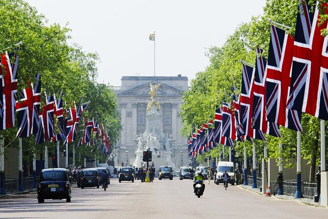 London: Buckingham Palace & Big Ben (& Westminster Abbey entry) - Buckingham Palace through Green Park
