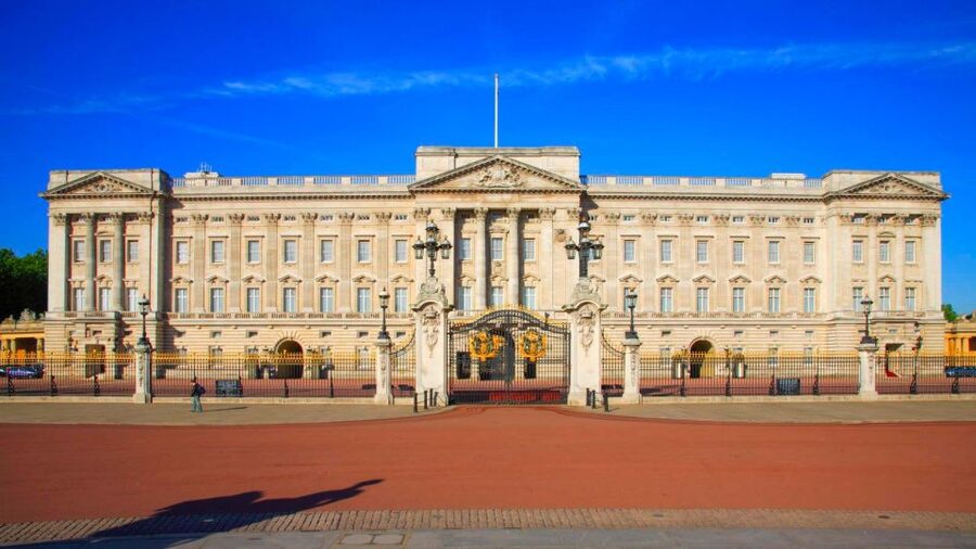 London: Buckingham Palace & Changing of the Guard Experience - Why this royal walk works better than a palace photo stop