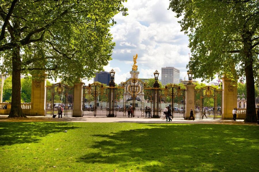 London: Buckingham Palace & Changing of the Guard Experience - Green Park, St. James’s Palace, and royal backstories