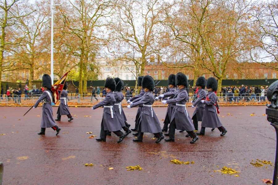 London: Buckingham Palace & Changing of the Guard Experience - The Foot Guards and their red tunics