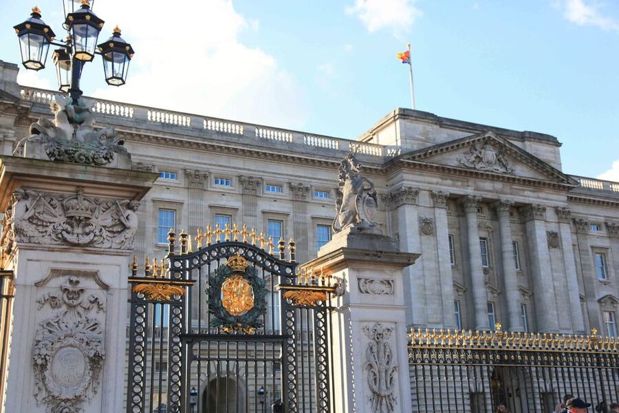 London: Buckingham Palace Entry Ticket & Royal Walking Tour - The Mall: a ceremonial road with a useful backstory