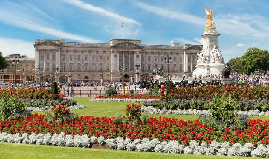 London: Buckingham Palace Entry Ticket & Royal Walking Tour - Buckingham Palace Garden and the final stretch