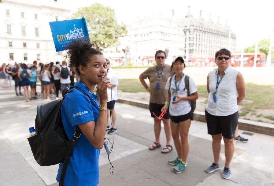 London: Buckingham Palace Entry Ticket & Royal Walking Tour - The guides are a major part of the value