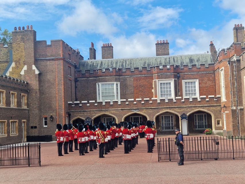 London by taxi: Highlights Tour in a real London Black Cab. - Beatles locations and Abbey Road