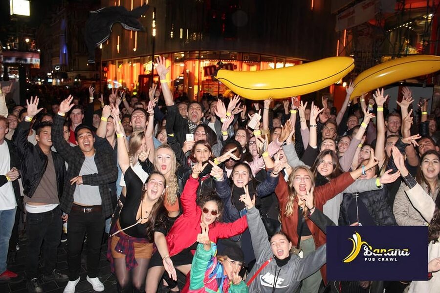 London : Central London Bar Crawl with discounts on drinks - First local bar: settling into the group