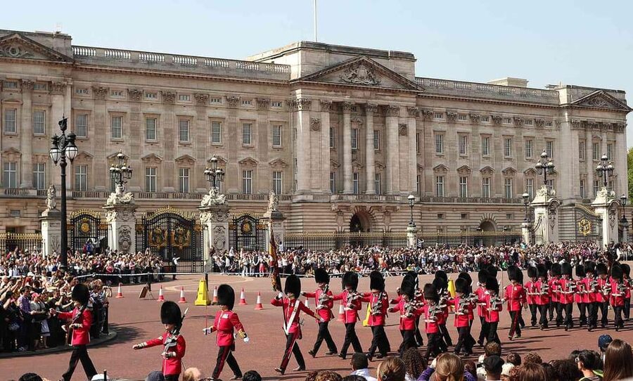 London: Changing of the Guard and Royal Palaces Walking Tour - Clarence House adds a modern royal address