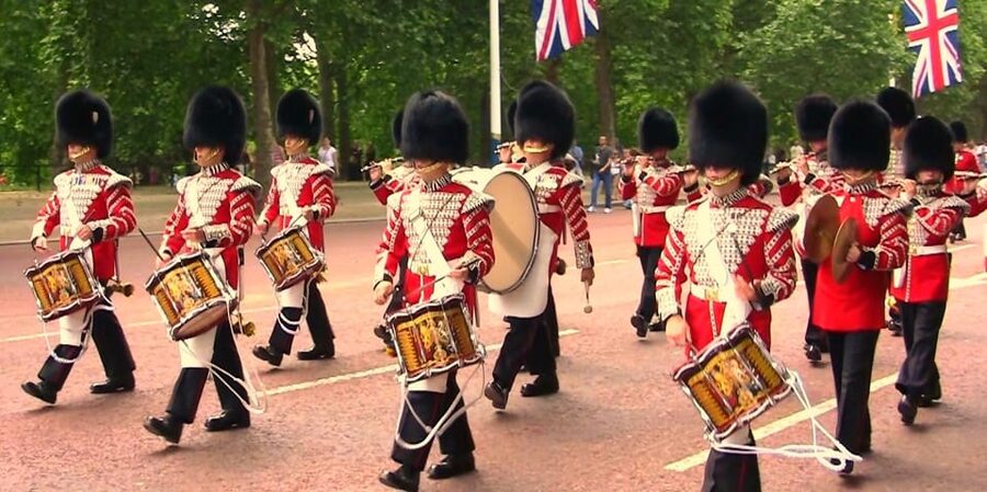 London: Changing of the Guard Guided Tour Experience - Big Ben, Westminster Abbey, and the finish at Parliament Square