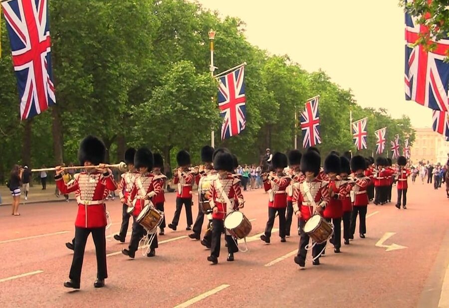 London: Changing of the Guard Guided Tour Experience - Why the best view is not always at Buckingham Palace