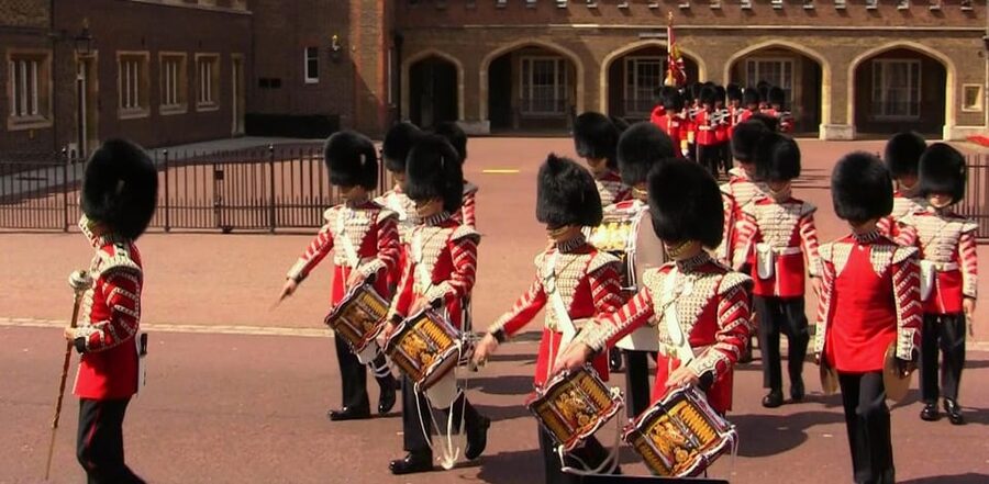 London: Changing of the Guard Guided Tour Experience - St. James’s Palace and the Tudor past