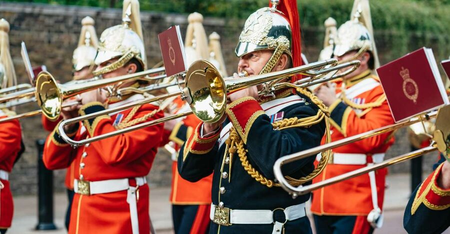 London: Changing of The Guard Tour - What the guide adds to the ceremony