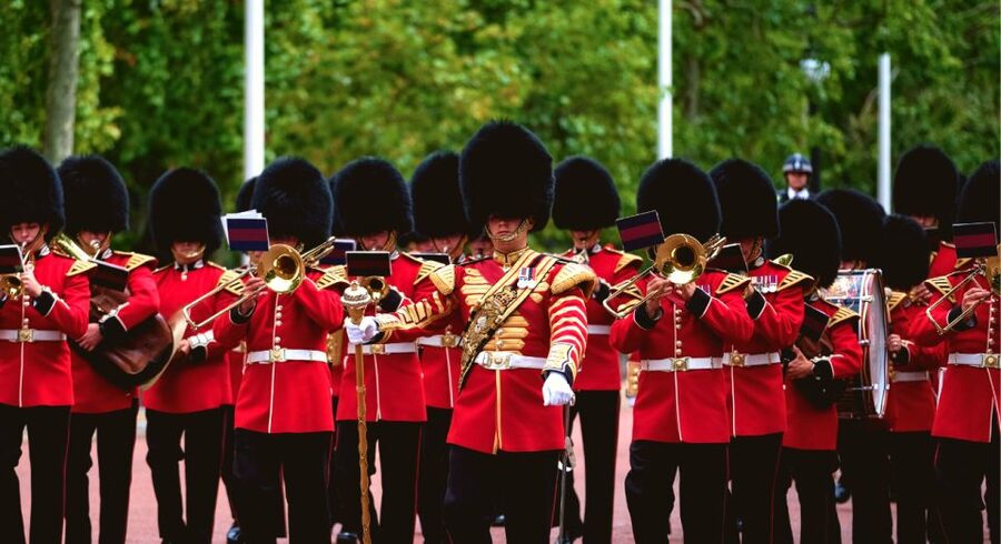 London: Changing of the Guard Tour at Buckingham Palace - Is $18 a fair price?