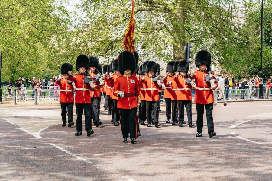 London: Changing of the Guard Tour by Buckingham Palace - Who will enjoy this walking tour?