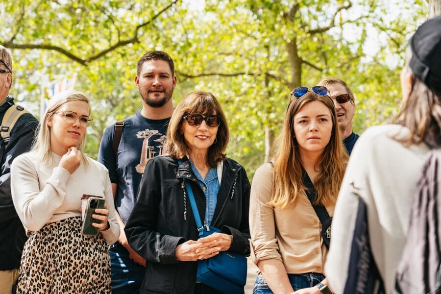 London: Changing of the Guard Tour by Buckingham Palace - Booking and timing advice