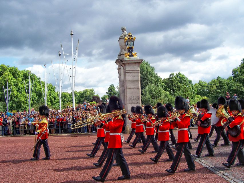 London Changing of the Guard Tour - Front Row 12 guests 2,5h - Why the Changing of the Guard is worth understanding