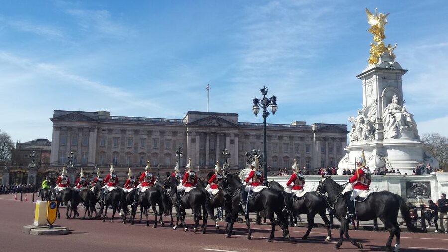 London: Changing of the Guard Walking Tour - Final verdict: book it for the moving view