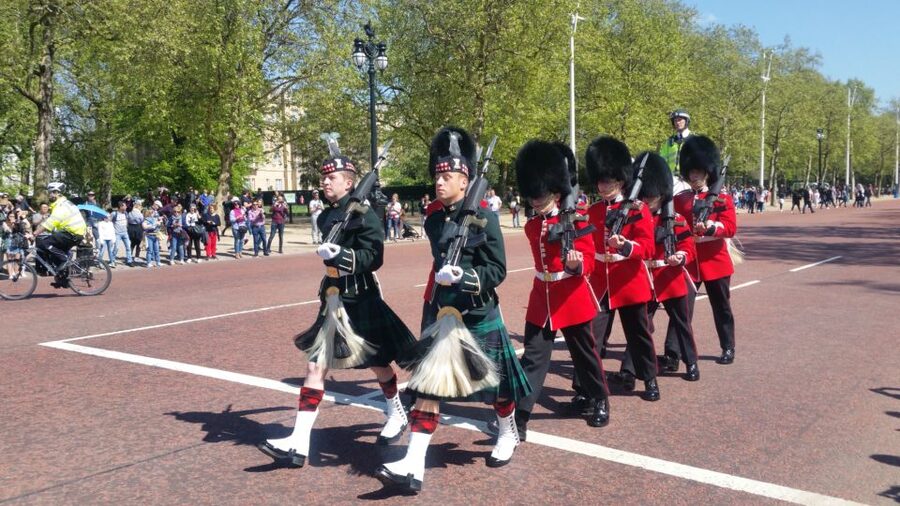 London: Changing of the Guard Walking Tour - Why this tour works better than waiting at the palace