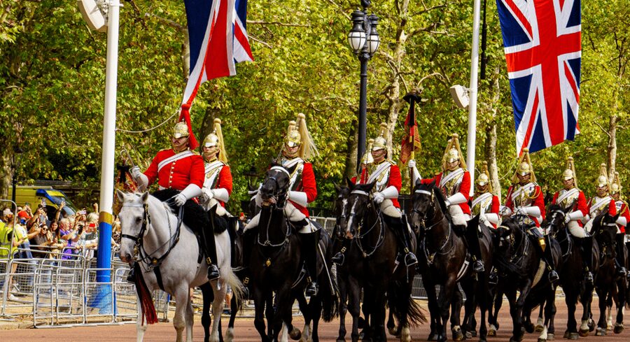 London: Changing of the Guard Walking Tour with Small Group - Meeting at The Old Star in St James’s