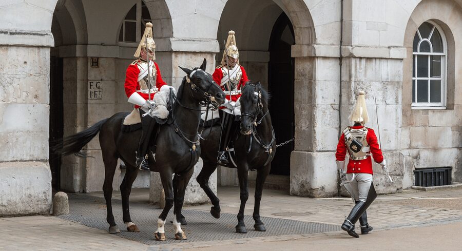 London: Changing of the Guard Walking Tour with Small Group - Seeing the Old Guard, New Guard, and band