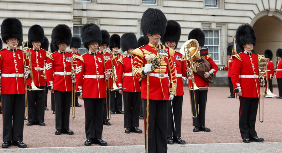 London: Changing of the Guard Walking Tour with Small Group - Buckingham Palace without the front-gate view