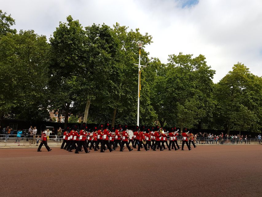 London: Changing of the Guard & Westminster Abbey - Guide quality and the small-group advantage