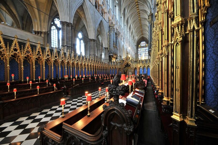 London: Changing of the Guard & Westminster Abbey - Entering Westminster Abbey with an audio guide