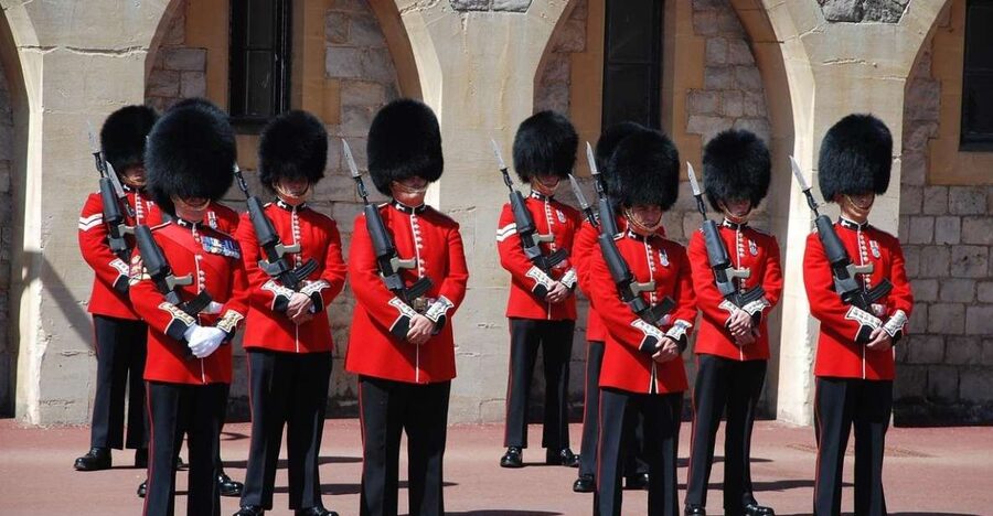London: Changing of the Guard & Westminster Abbey - Buckingham Palace and the Changing of the Guard