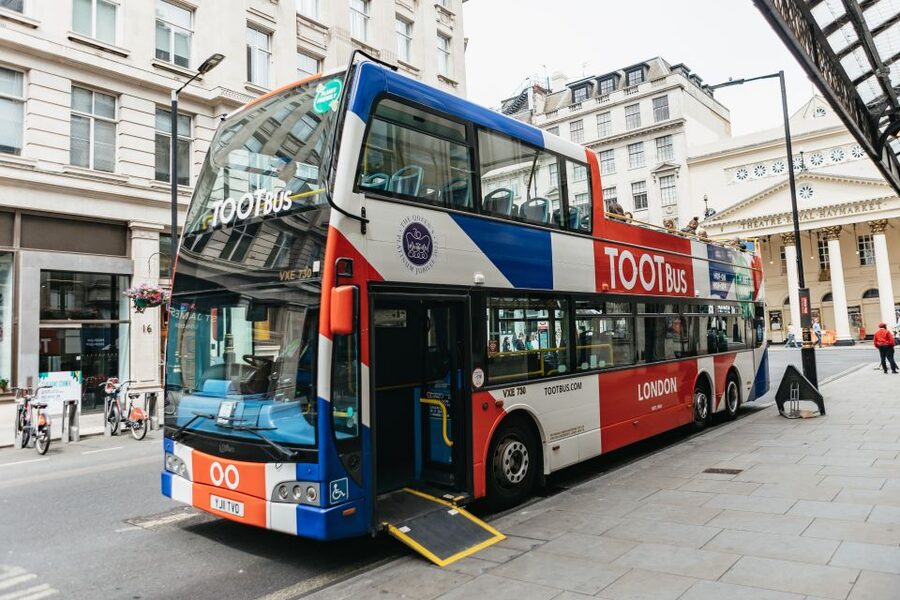 London: Children's Open Top Bus Tour - What the live guides add