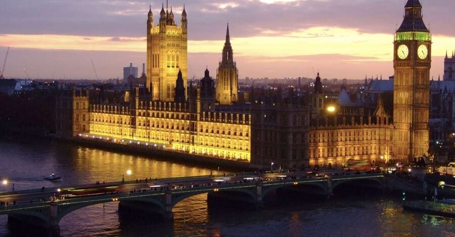 London: Christmas Eve City Tour with Dinner & Midnight Mass - St Martin-in-the-Fields and the Christmas service