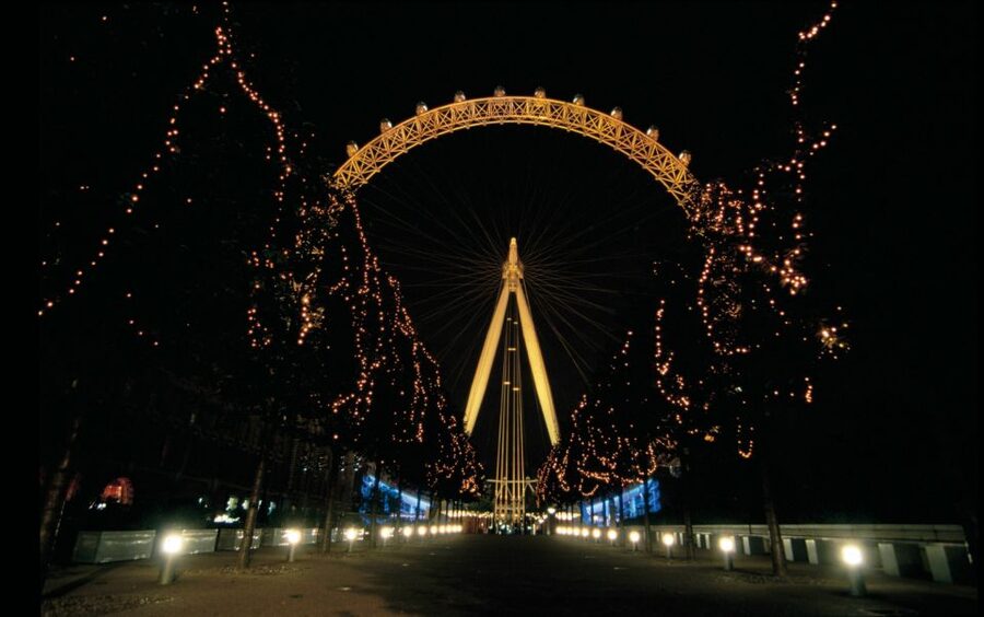 London: Christmas Eve City Tour with Dinner & Midnight Mass - Who should book this Christmas Eve tour?