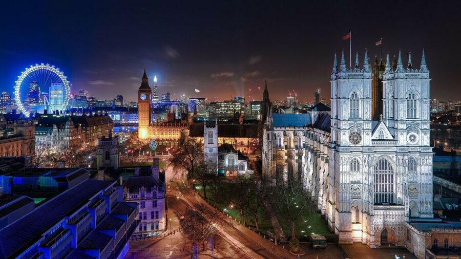 London: Christmas Eve City Tour with Dinner & Midnight Mass - Practical details before you reserve