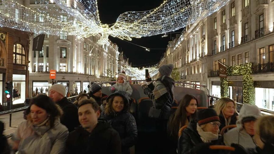 London: Christmas Lights Nighttime Bus Tour with Live Guide - Traffic is part of the evening