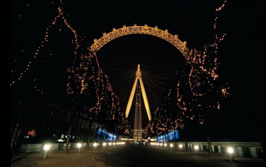 London: Christmas Lights Nighttime Bus Tour with Live Guide - Upper deck views, winter weather, and comfort