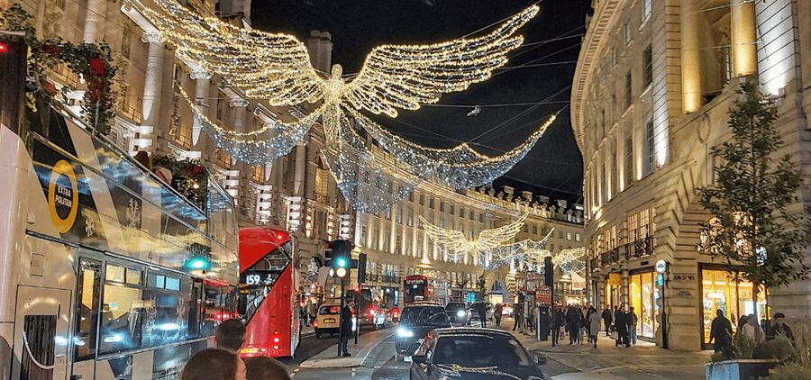 London: Christmas Lights Self Guided Walking Tour - How the app changes the experience