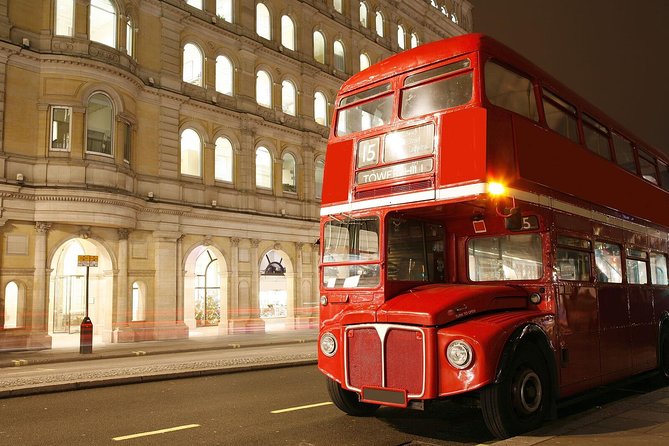 London: Christmas Lights Tour by Vintage Double-Decker Bus - The live commentary is more than background noise