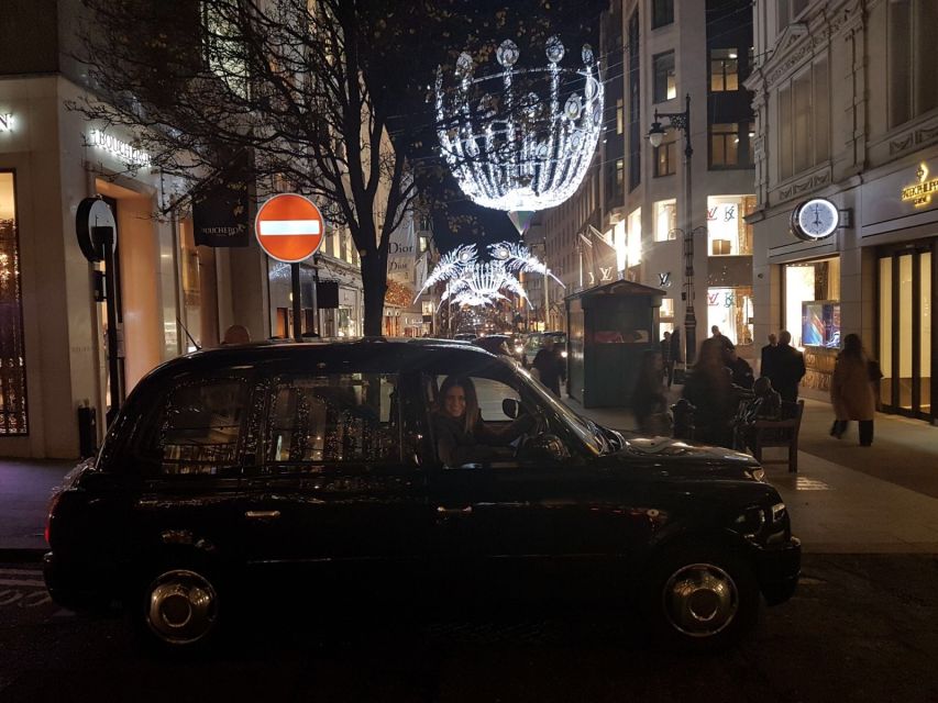 London: Christmas Lights Tour in a Black Cab - The opening ride through illuminated London