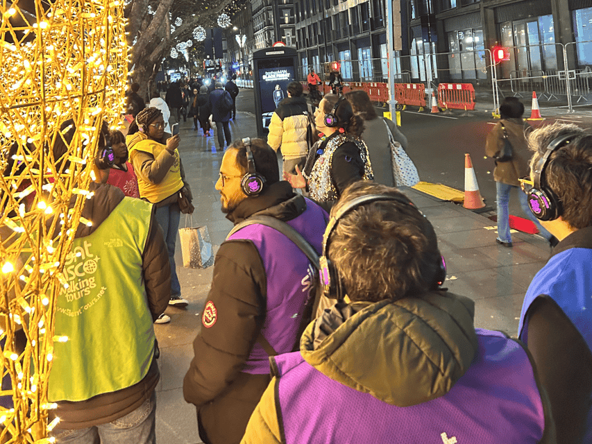 London: Christmas Lights Tour - With Christmas Music - Key points at a glance