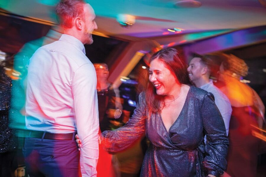 London: Christmas Party Dinner Cruise - Shared tables and the social setup