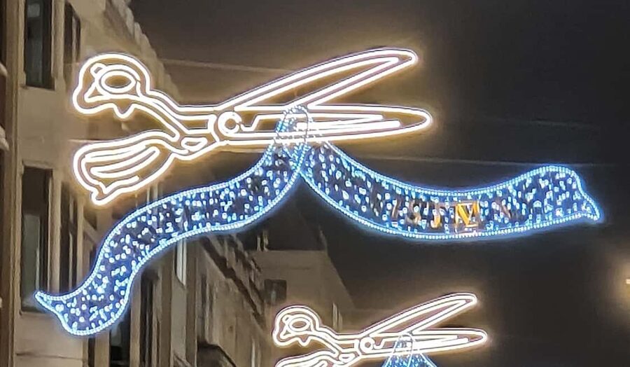 London Christmas Sparkle Walking Tour Small Group - Covent Garden and London’s largest Christmas tree