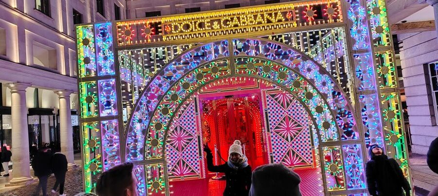 London Christmas Sparkle Walking Tour Small Group - What the private format is worth