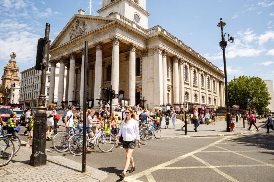 London: Classic Gold 3.5-Hour Bike Tour - Covent Garden, street theater, and a practical break