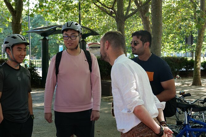 London Classic Landmarks Bike Tour with Local Guide - Smithfield Market and the City