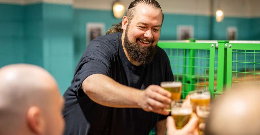 London: Craft Brewery Tour with Tasting of 4 Beers - Seeing the brewhouse and packaging lines