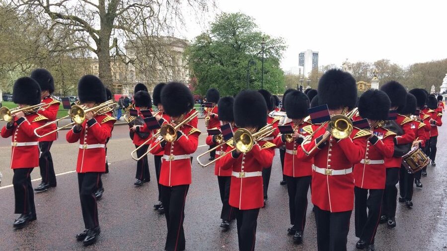 London: Customizable Walking Tour with Private Guide - Westminster Abbey requires a clear decision about entrance tickets